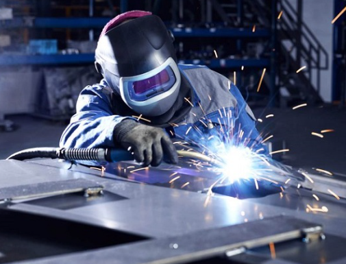Сварщик газовой сварки